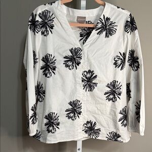 Chico’s Black &‎ White Abstract Floral Blouse – Size Medium Embroidered